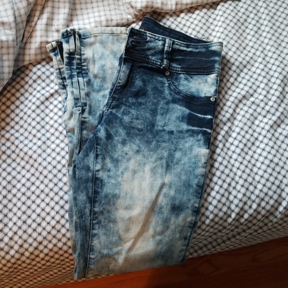 Acid wash jeans